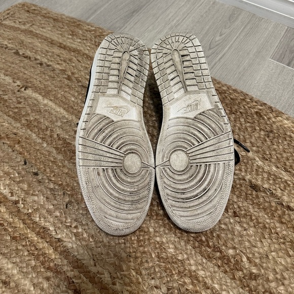 Air Jordan 1 Low - Picture 6 of 7